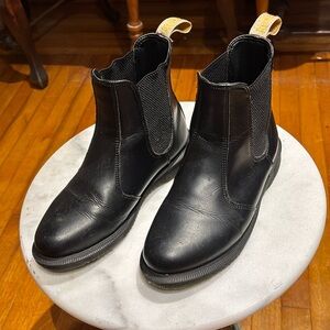 Dr. Martens Vegan Flora Boot. Size 6 US L.